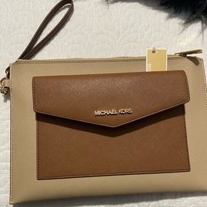 Michael kors jet set large pocket wristlet